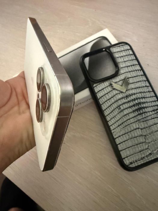 Vand iphone 15 Pro Max , impecabil, sanatate baterie 85%