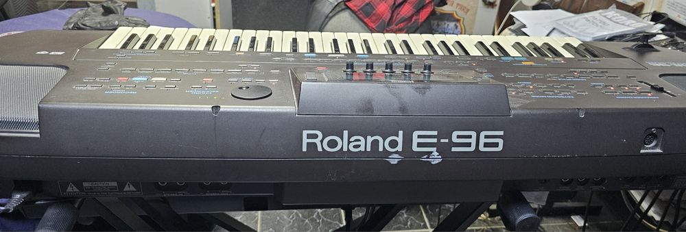 Orga electronica Roland E96