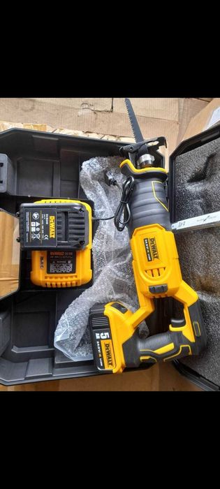 Vând fierăstrău sabie Dewalt