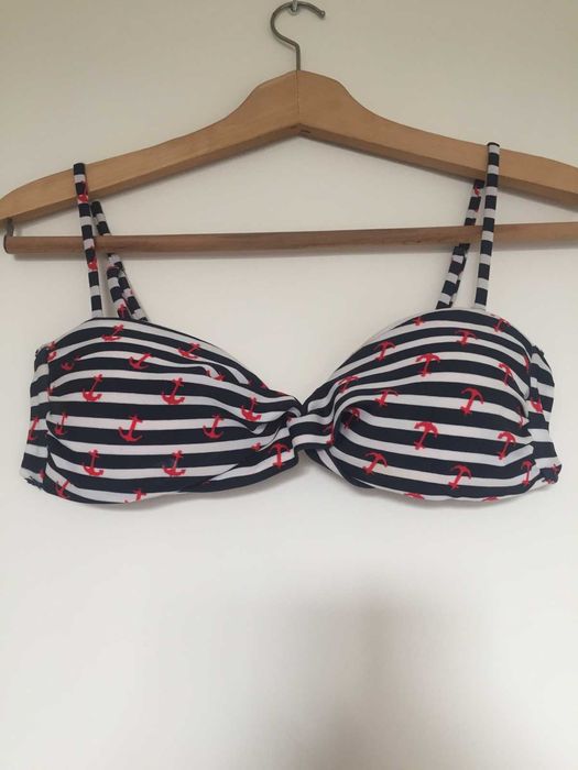 Ново горнище на бански с твърда чашка, размер XS/S, 5лв