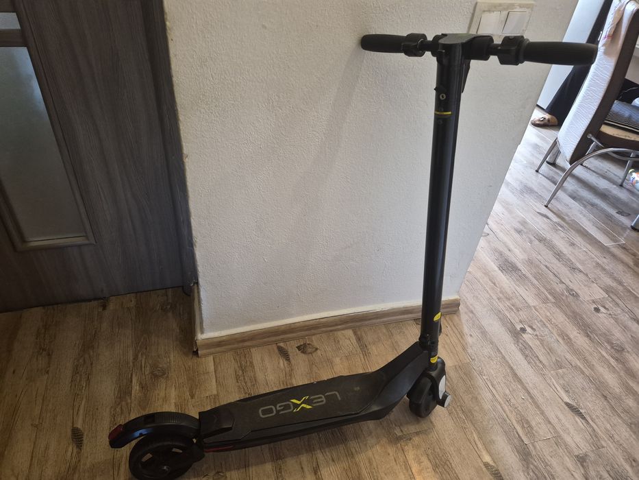 Trotinetă electrică prinde 20 pe vale 25 și dacă aveți pot la schimb la o bicicletăcu suspensi