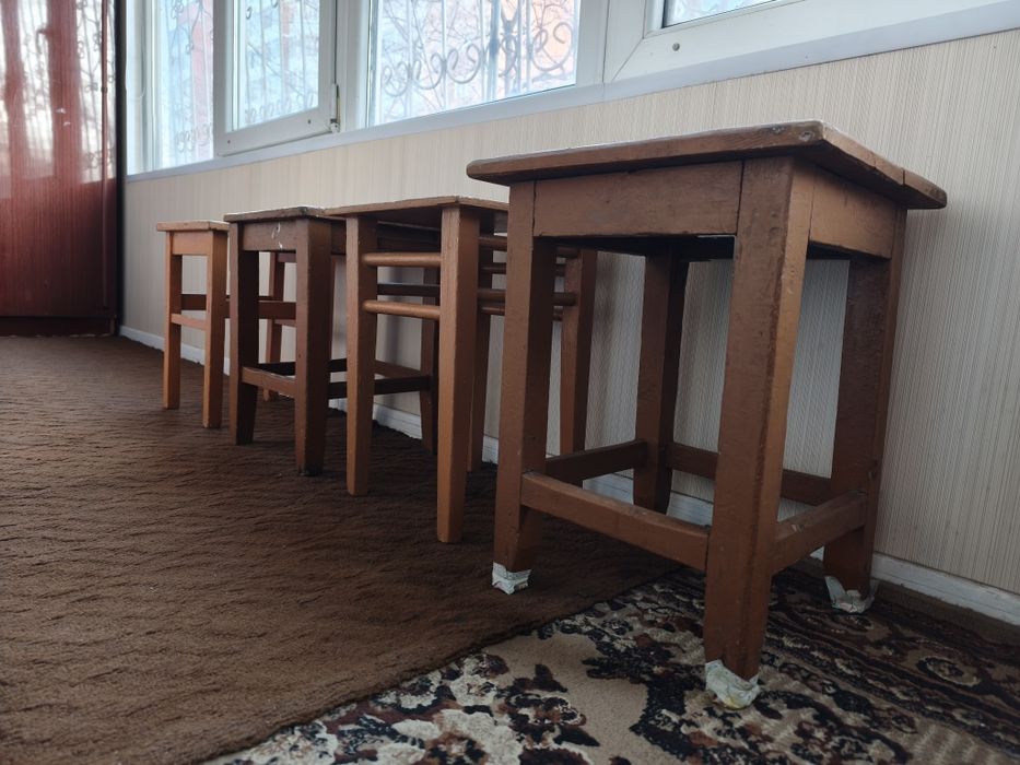 Табурет деревянный