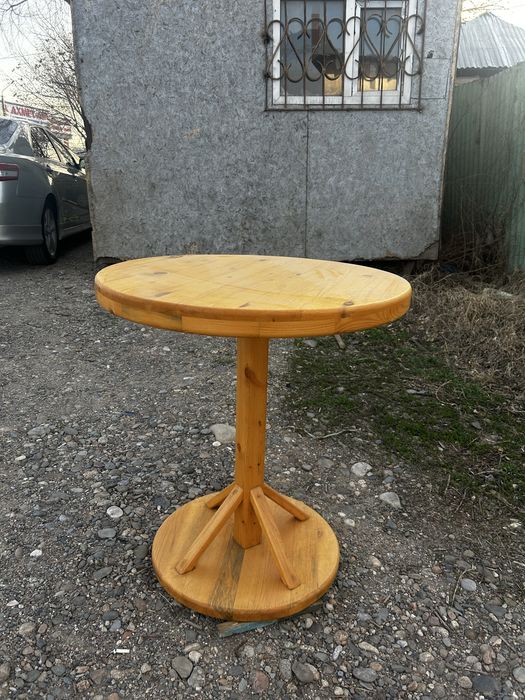 Продаю столы срочно !