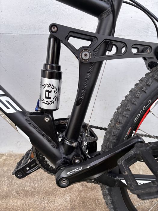 Bicicleta full suspension Serious