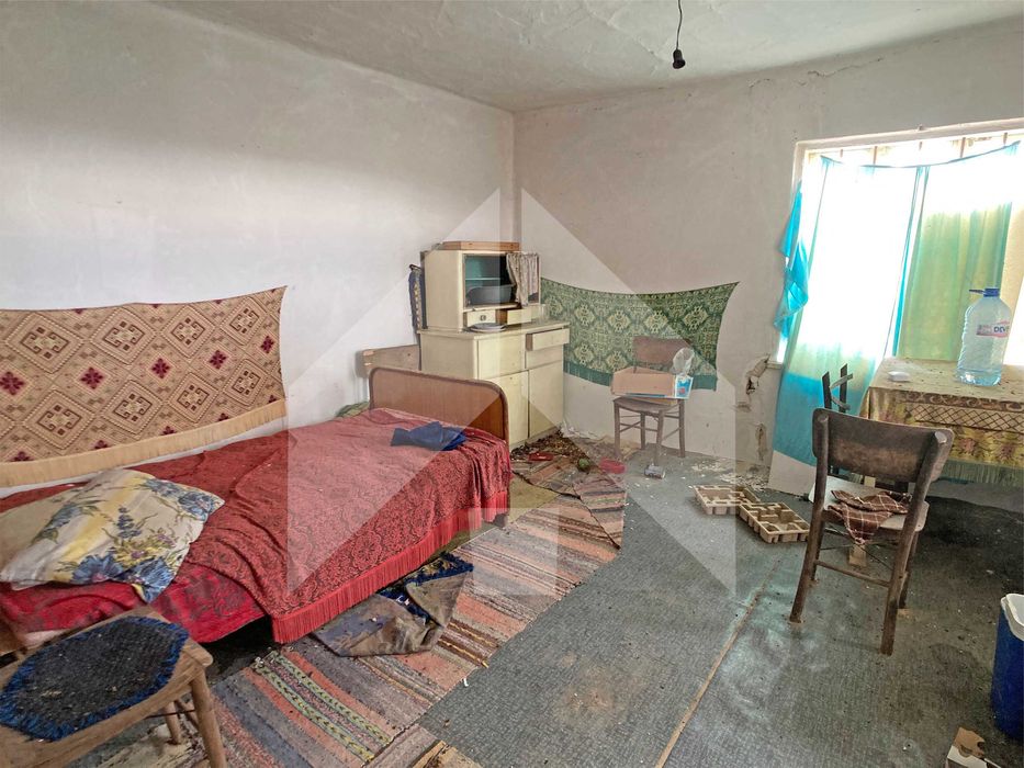 Продава тухлена селска къща в ЕКО село Беджене, община Нови пазар.