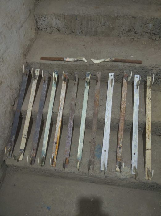 Крепеж, хомут для трубы. Кронштейн, крепление для батареи, радиатора.