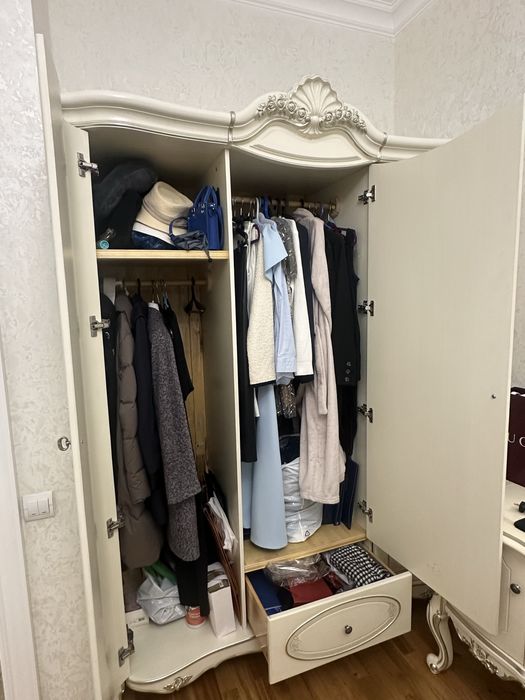 Шкаф, зеркало столик