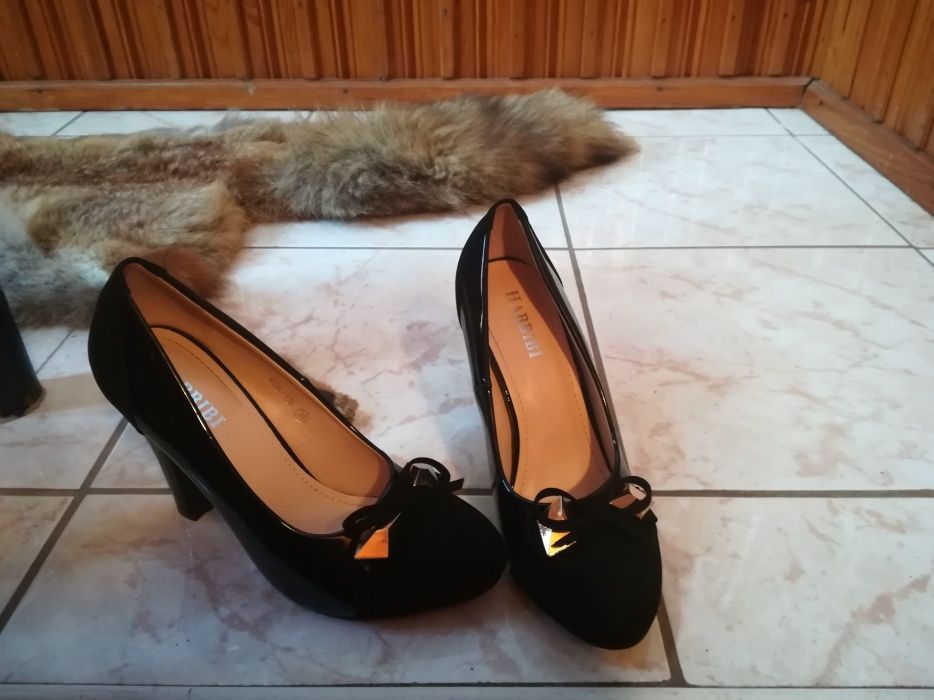 Pantofi noi