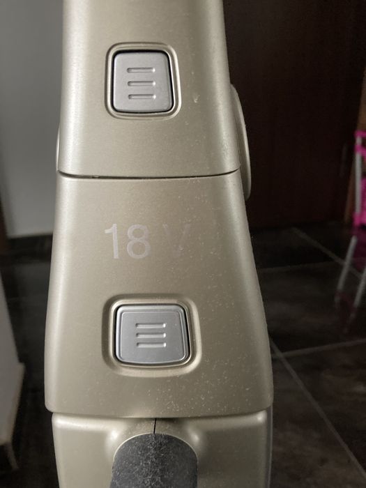 Прахосмукачка Бош Bosch 2в1 Вертикална ръчна сгъваема дръжка, батерия