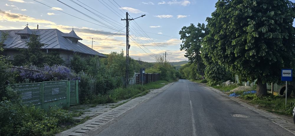 Vand casă in Sarata Monteoru   cu teren  1100mp.