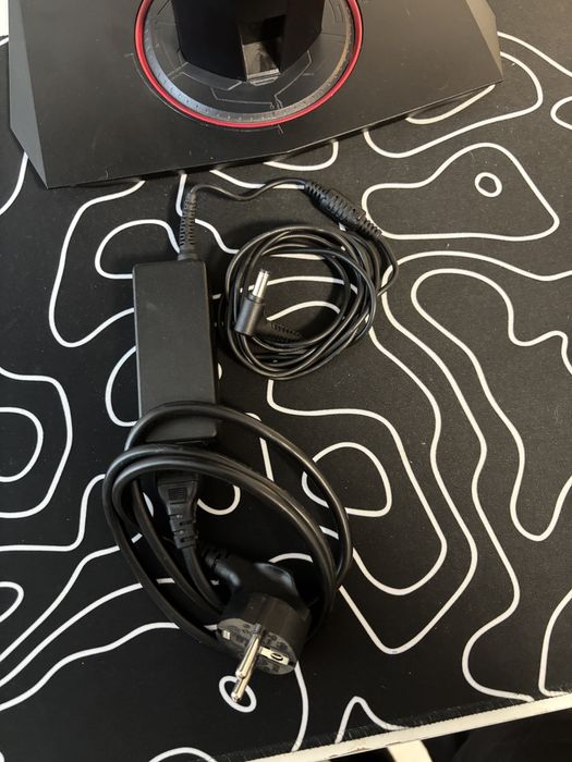 Продавам геймърски монитор ASUS VG248QG в много добро състояние.