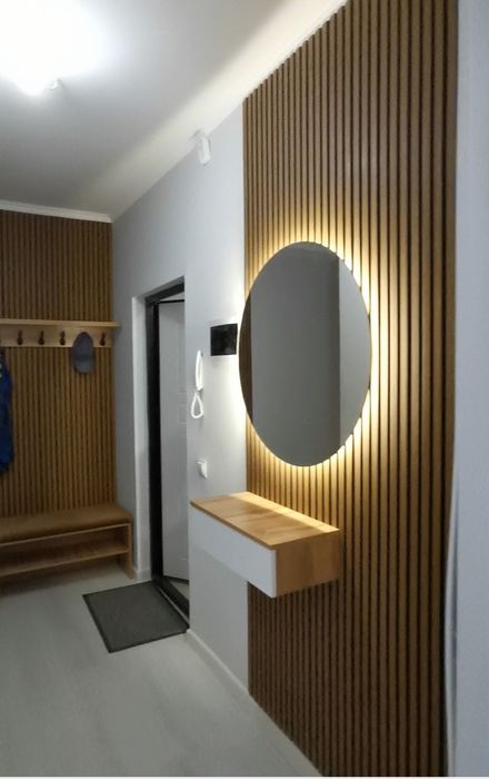 Прихожие с зеркалом и панелями