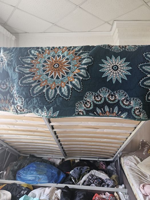 Продам двух спальный кровать.