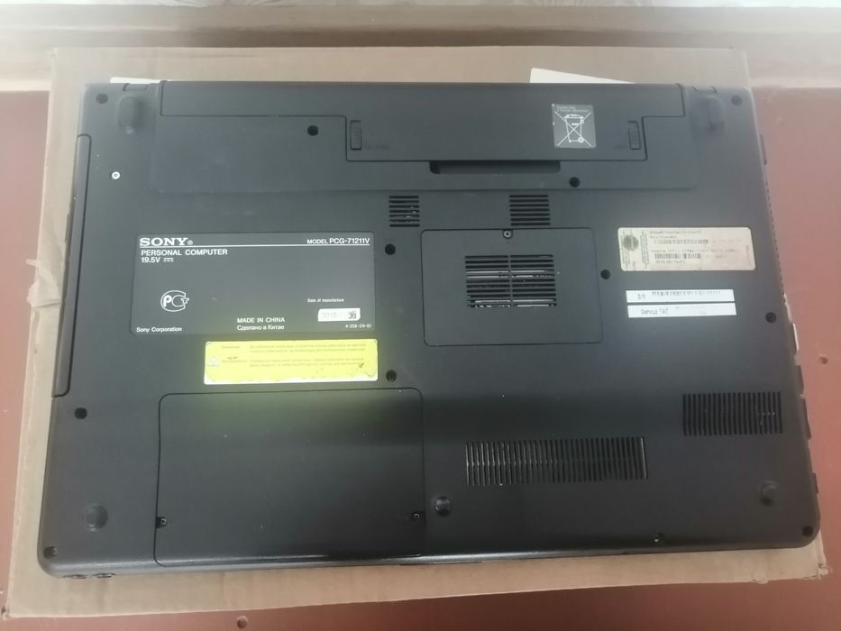 Noutbuk SONY VAIO sotiladi