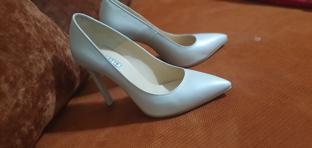 Pantofi ancolette