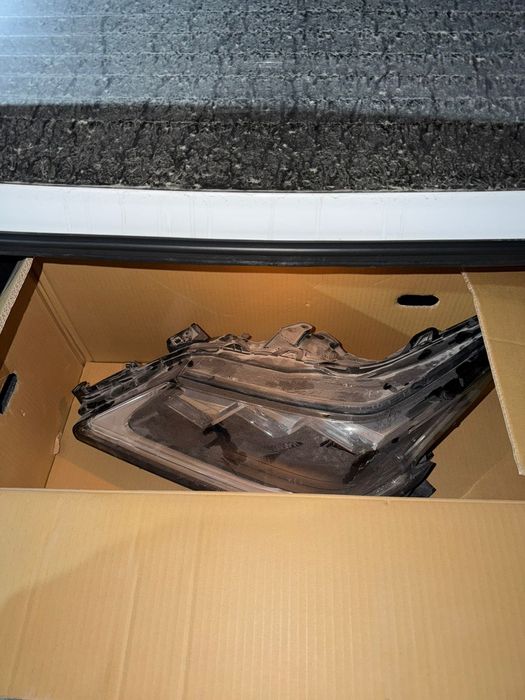 Фара для Lexus LX570