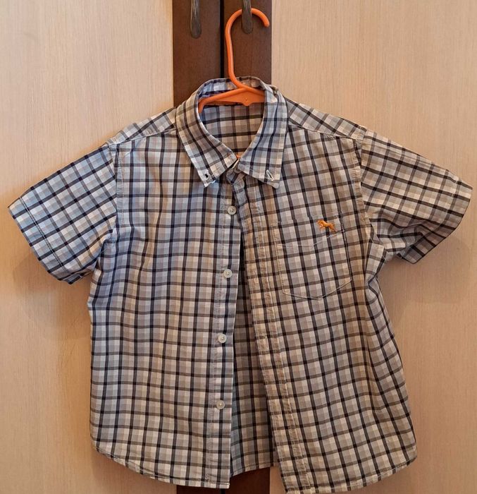 Продам детские рубашки б/у на мальчика в отличном состоянии.