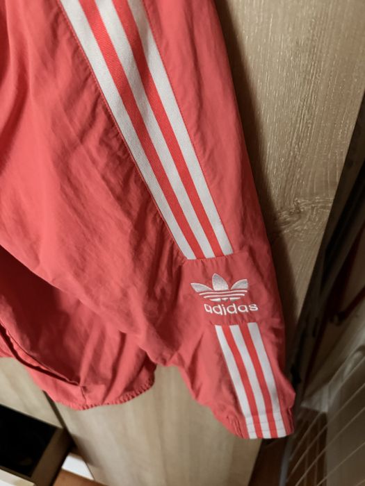 Geaca anti vânt Adidas, marimea XL, culoare corai, poliamida, stare foarte buna