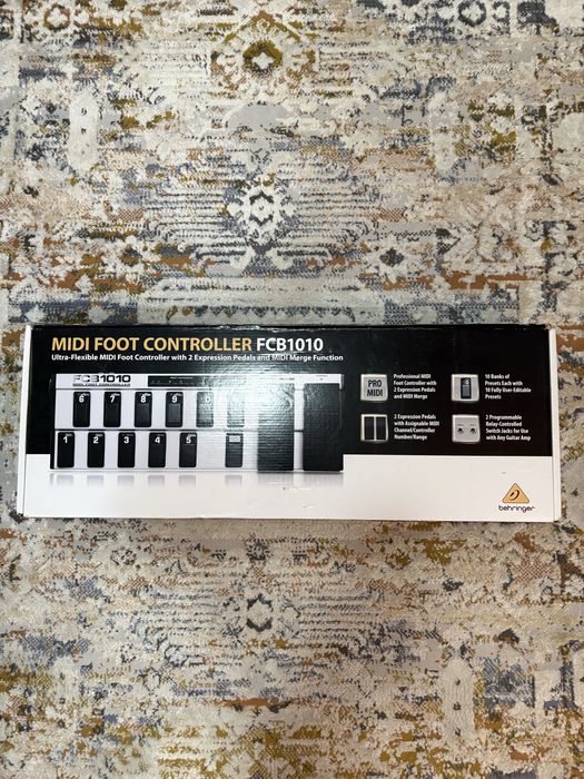 BEHRINGER FCB1010 - Midi Foot Controller