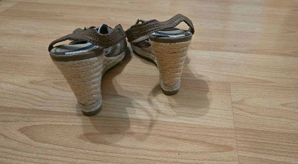 Burberry 40 номер-дамски сандали