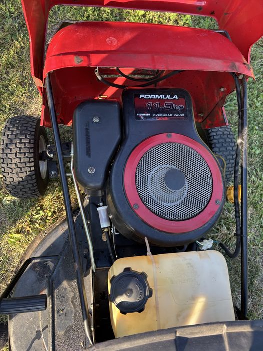 Vand tractoras de tuns iarba