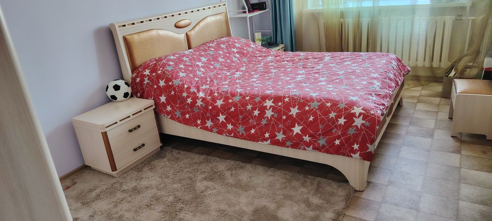 Продам спальный гарнитур