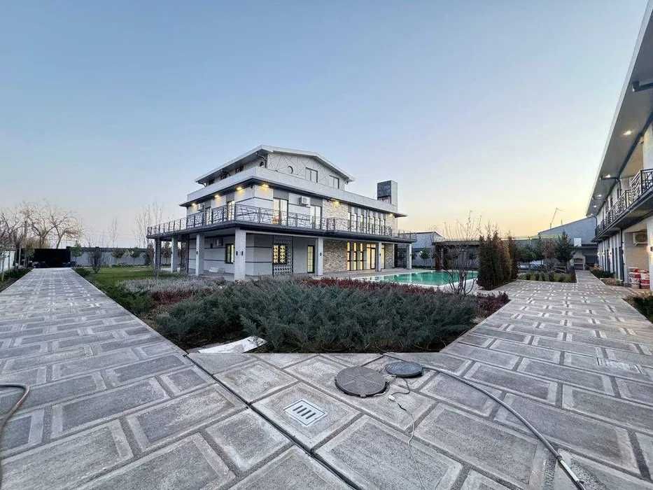 Сдаётся Евродом 2-соток около Джуманжи ресторан дизайнерский Лофт