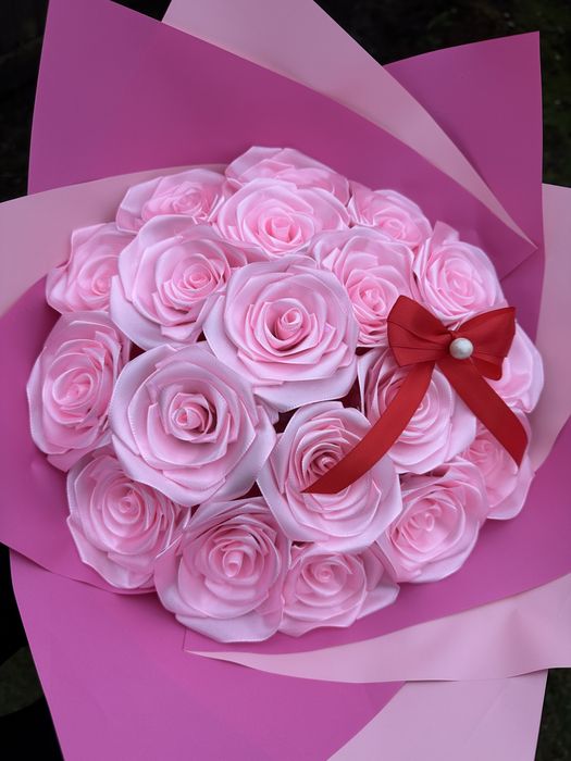 Buchet trandafiri din satin roz