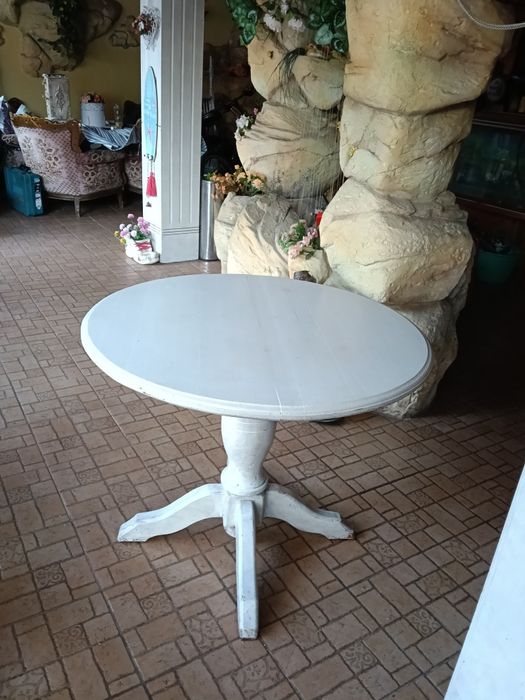 Продавам маси  ,пейки и столове