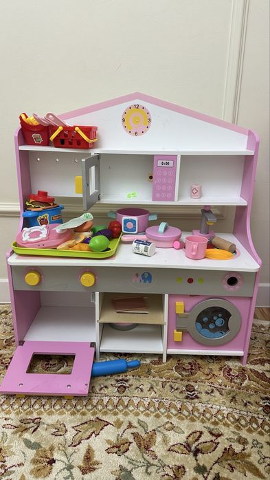 Б/у, детская кухня с игрушками в хорошем состоянии