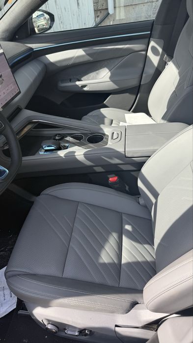 Zeekr 001 You Resstayling 2025 yil