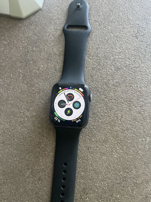 Apple watch 5 de 44 mm - 400 lei !