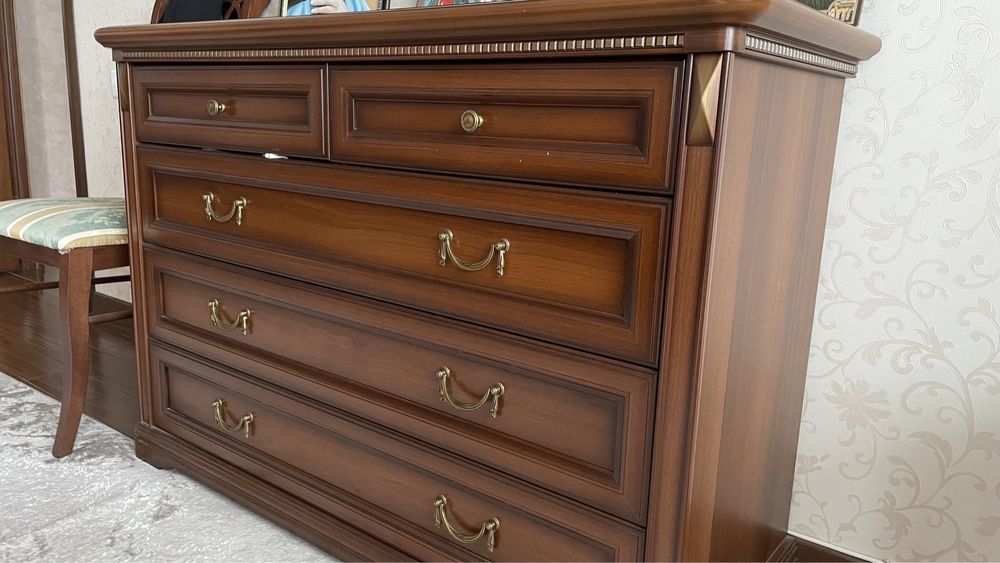 Продам спальный гарнитур