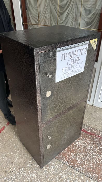 Сейф с двумя отделениями