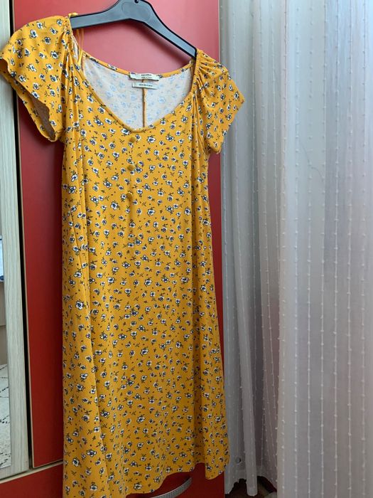 Rochie scurta, galbena, cu flori