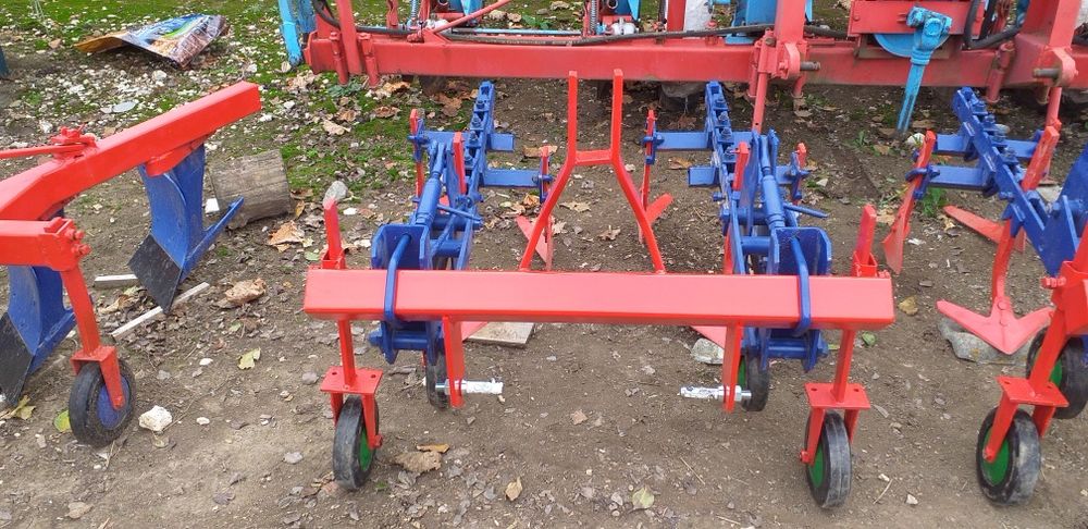 Окопнни култиватори за малък трактор готови за работа