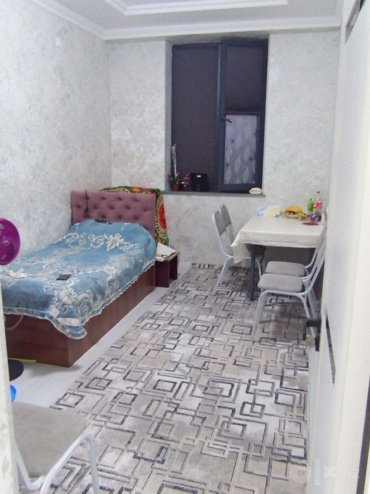Uy 1 xonali 3 qavatli uyni 1 qavati sotilad 2025 yil qurilgani
