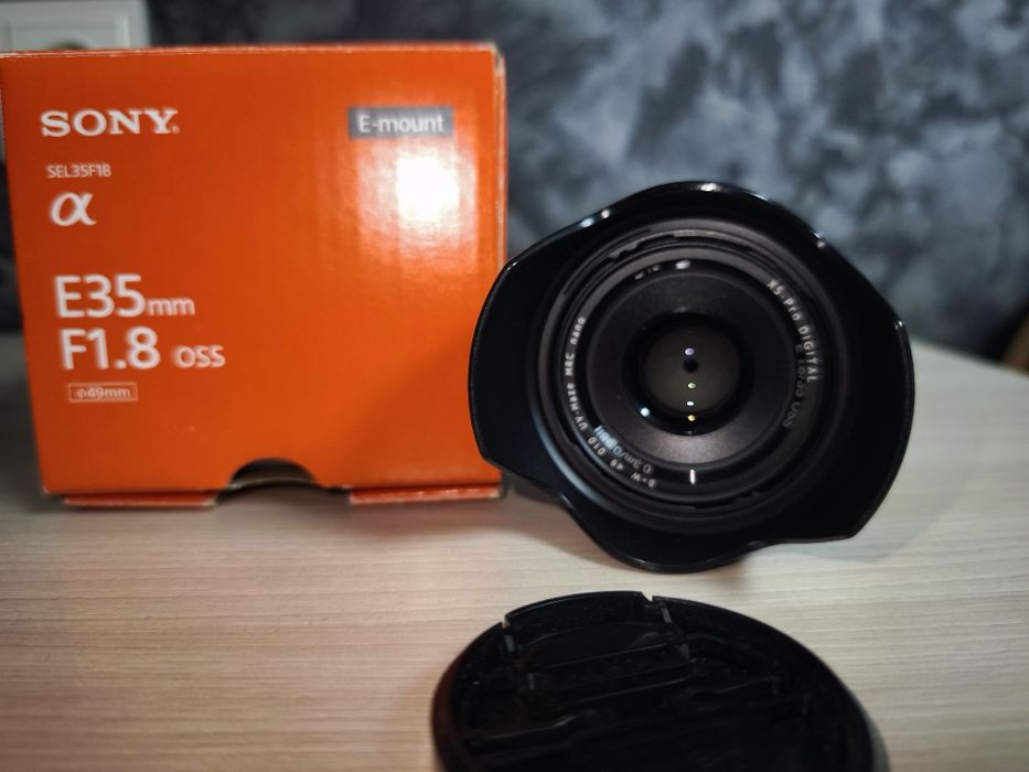 Sony a6400 +35мм 1.8 + клетка