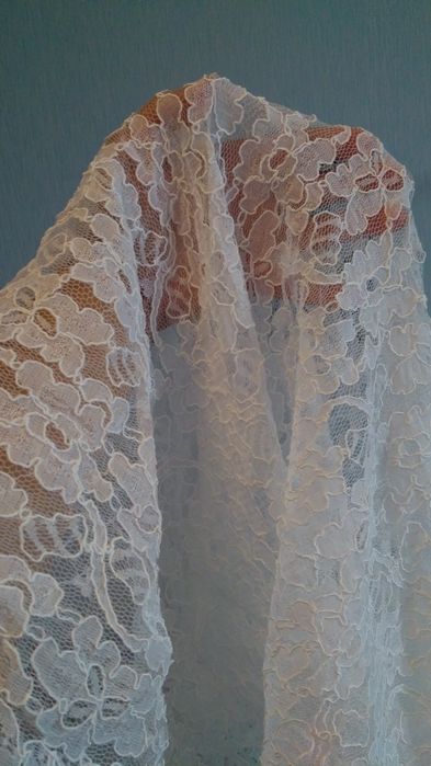 Дантела за булчинска рокля