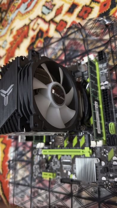 Продаю комплект (плата + проц + ОЗУ+башенный кулер)