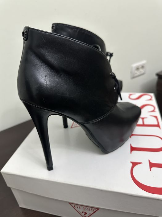 Botine Guess cu siret