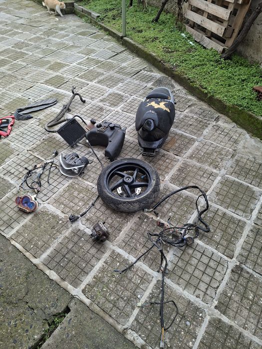 Части за aprilia sr 50