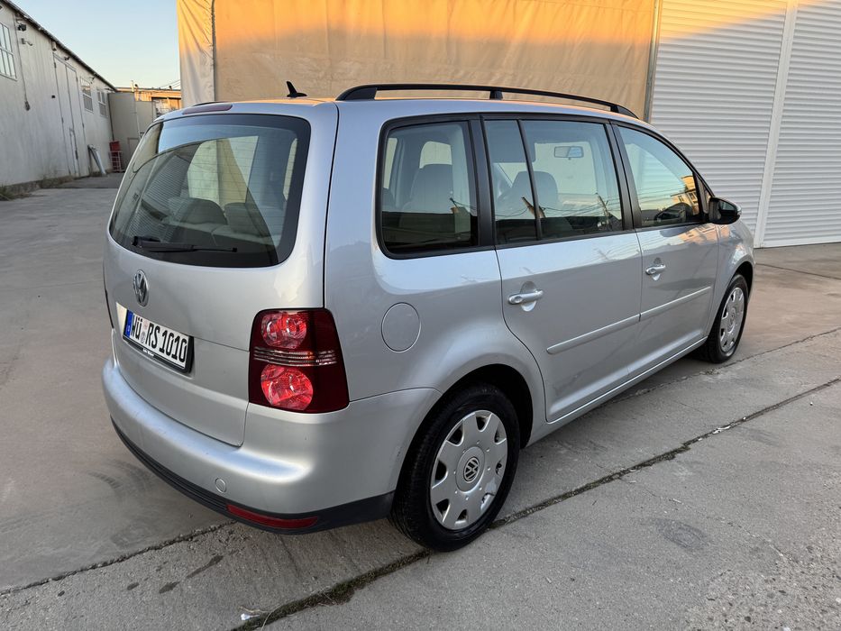 VOLKSWAGEN Touran 2010 — imagine 4