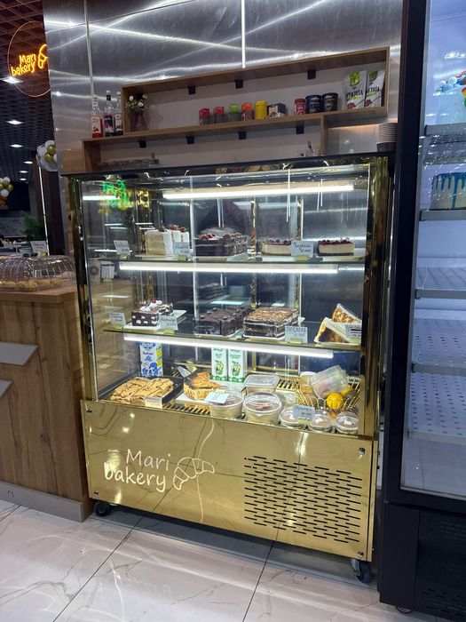 Tort va shirinliklar uchun vetrina