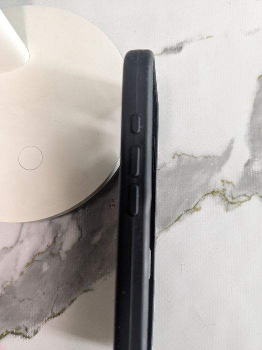 Оригинальный чехол для iPhone 16