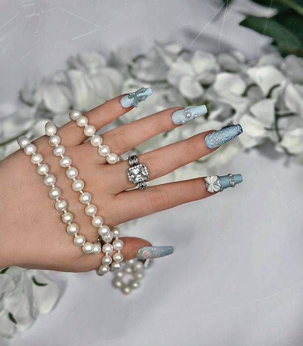 Set unghii press-on realizate cu gel uv