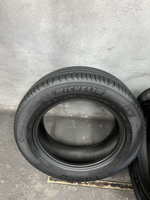 Anvelope vara michelin 205/60/16