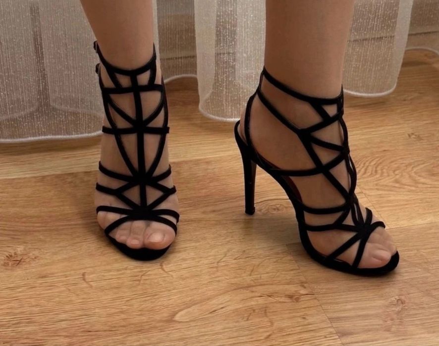 Sandale negre cu barete