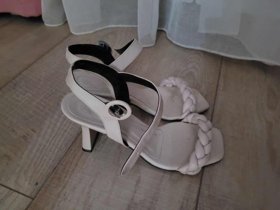 Босоножки женские