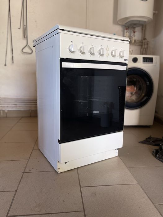 Aragaz Zanussi /pe GAZ cu 4 ochiuri, aprindere, electrică plita/cuptor